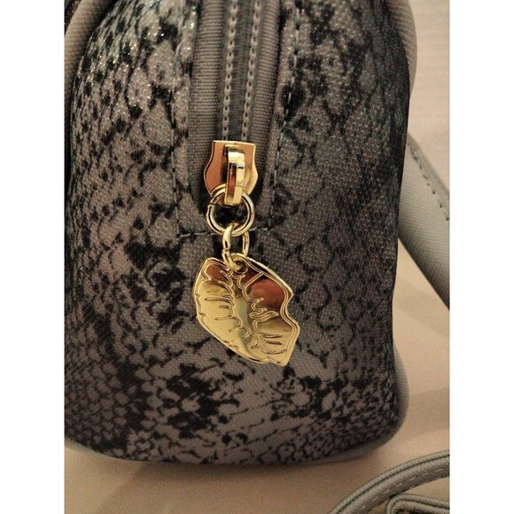 Betsy Johnson snake skin pattern gray silver gold crossbody bag 9"x8" - Picture 4 of 8